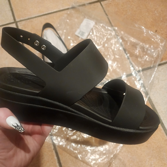 Crocs Brooklyn low wedge sandals - Picture 2 of 3